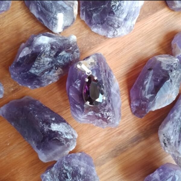 Screenshot_20250306_111520_Instagram Pingente de Lágrima de Ametista 7ct