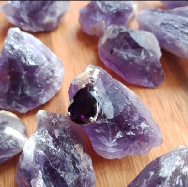 Screenshot_20250306_111539_Instagram Pingente de Lágrima de Ametista 7ct