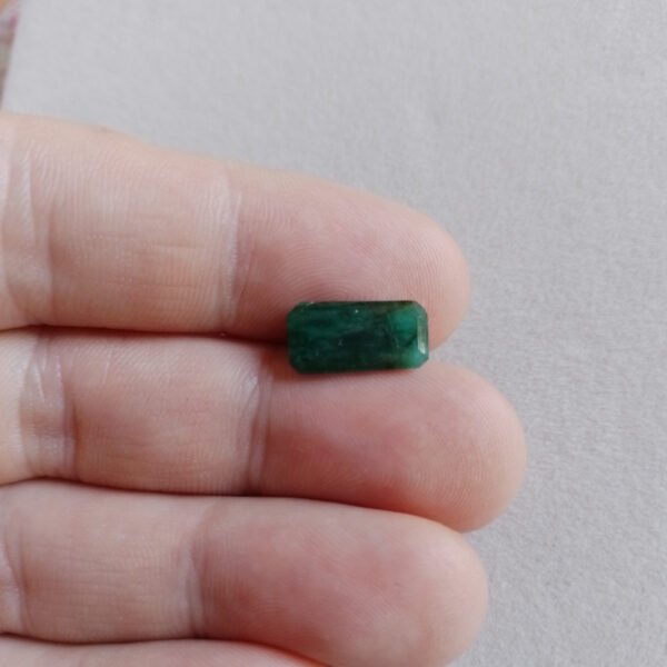 LAES01 Esmeralda 4.4ct