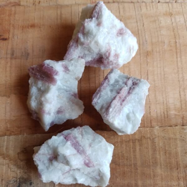 Turmalina Rosa na Matriz M